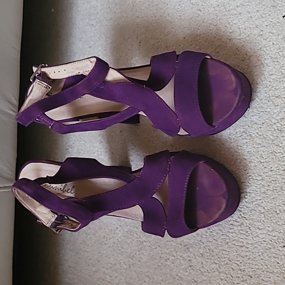 Shoes - Picture 2 of 4